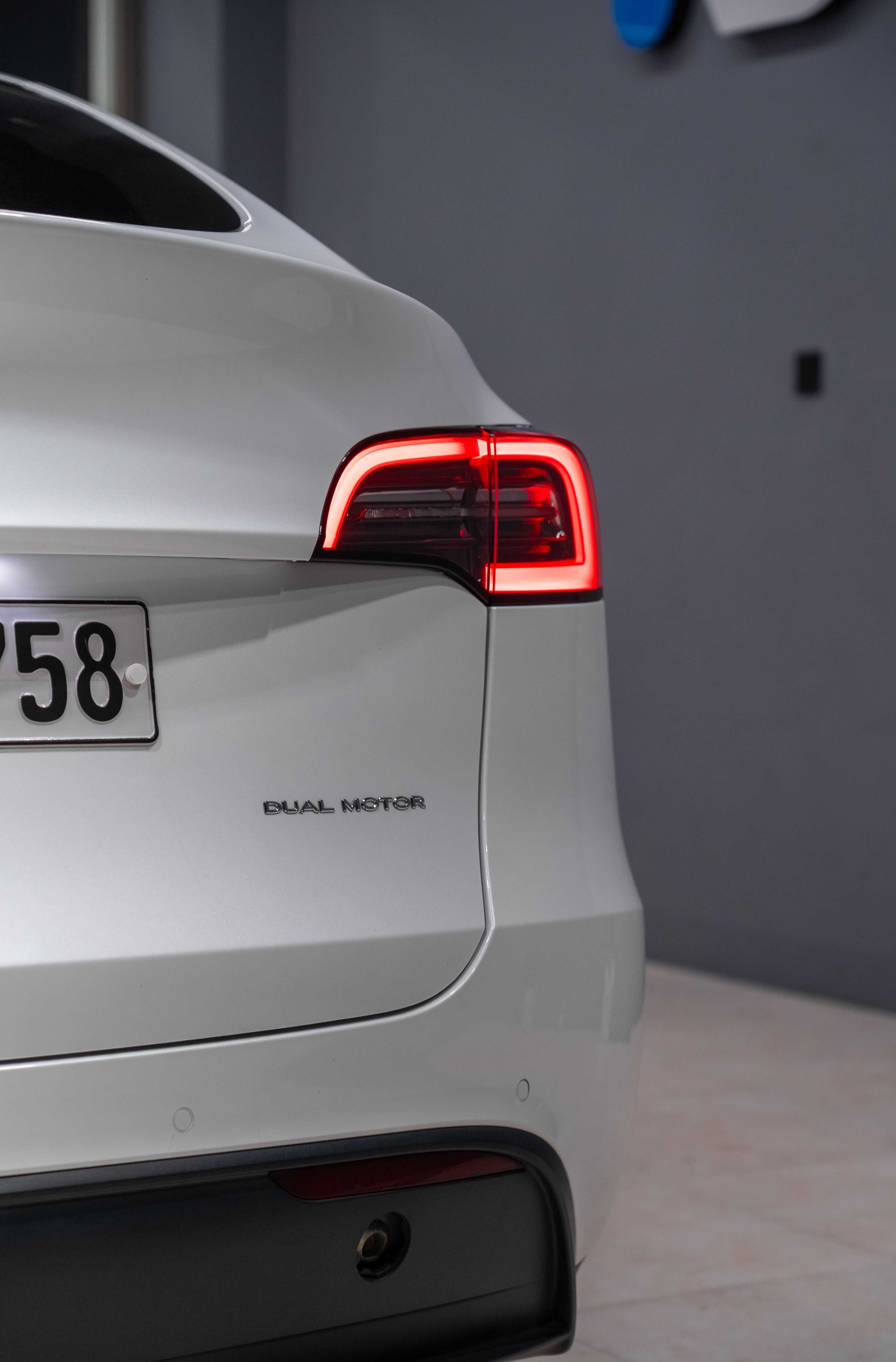 Tesla Model Y feux